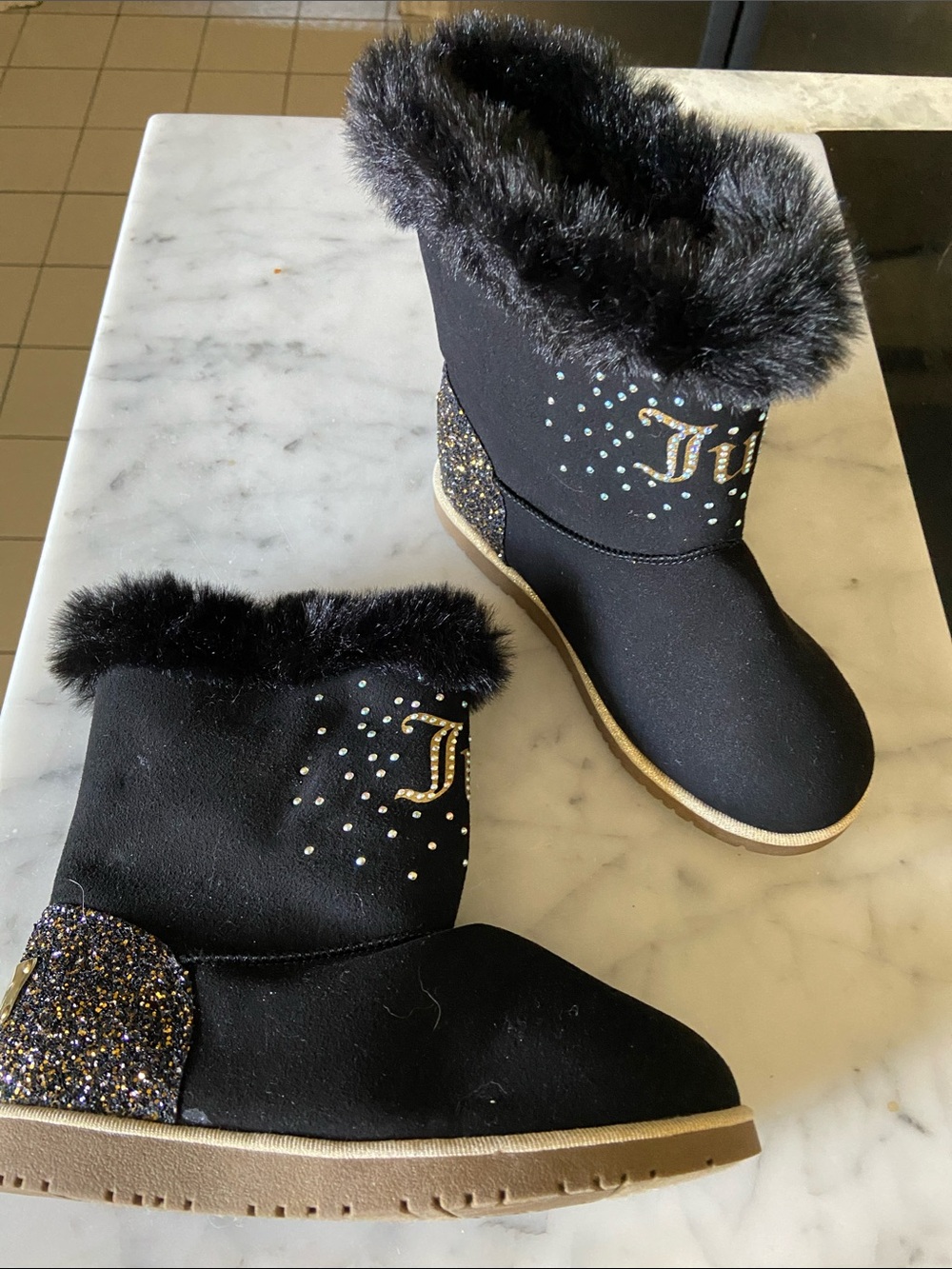 JUICY Furry Bling Boots